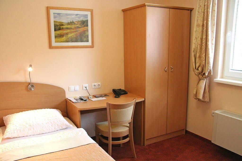 Guest House Pri Gondoli Maribor Eksteriør billede